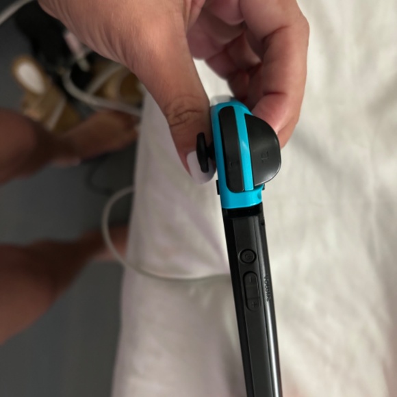 Never Used Nintendo switch - Picture 4 of 6